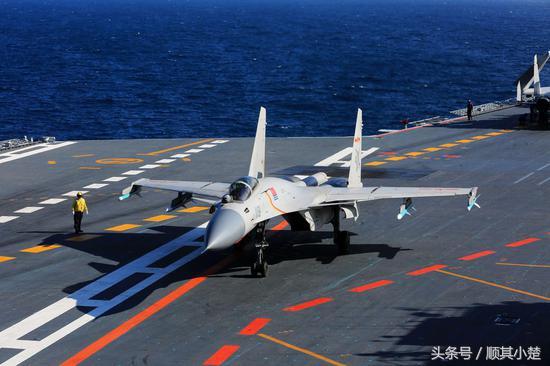殲-15加滿油能飛多久，探討中國艦載戰(zhàn)斗機(jī)的續(xù)航能力，殲-15艦載戰(zhàn)斗機(jī)續(xù)航能力探討，加滿油能飛多久？