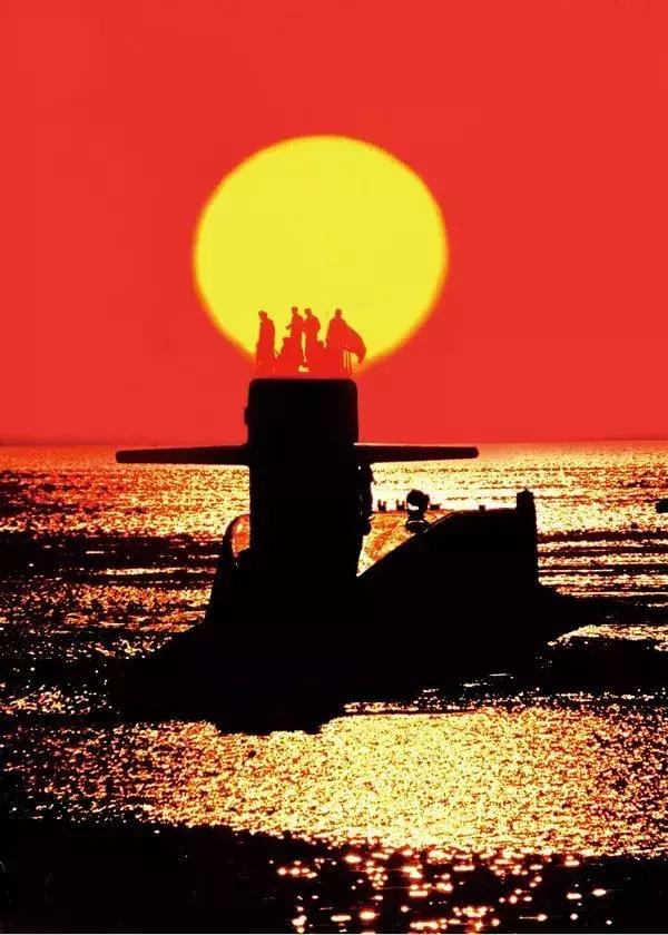 海軍成立70周年海上閱兵首次提出，展現(xiàn)中國海洋強國的雄渾力量，中國海軍70周年海上閱兵，海洋強國雄渾力量震撼展現(xiàn)