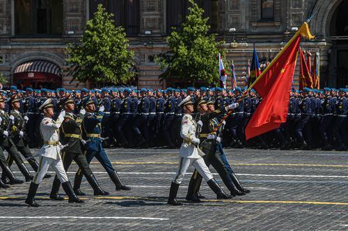 解放軍參加俄羅斯閱兵，中俄軍事合作的深化與展示，中俄軍事合作深化，解放軍受邀參加俄羅斯閱兵展示合作成果