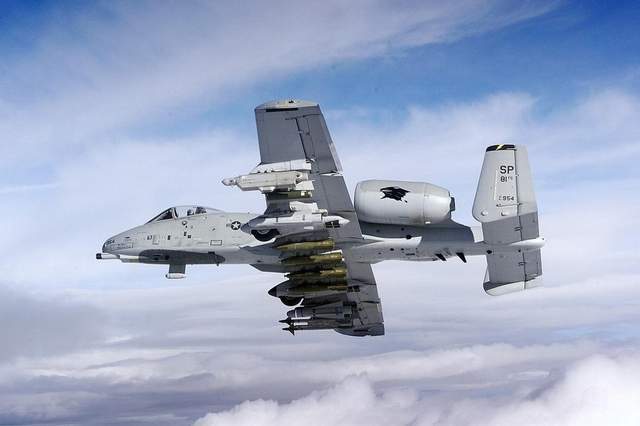 A-10攻擊機(jī)，對地攻擊的專業(yè)之選，A-10攻擊機(jī)，地面攻擊的專業(yè)利器