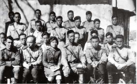 軍事頻道主持人的移民現(xiàn)象，背景、影響與反思，軍事頻道主持人移民現(xiàn)象，背景、影響與反思探討