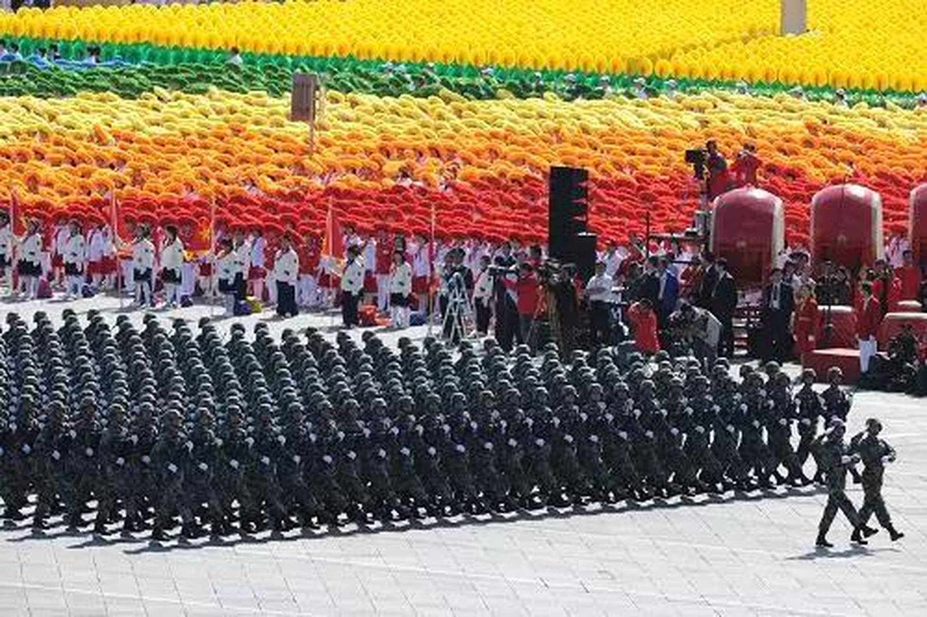 閱兵方陣介紹語，展現(xiàn)國家力量與榮耀，閱兵方陣展示國家力量與榮耀風(fēng)采