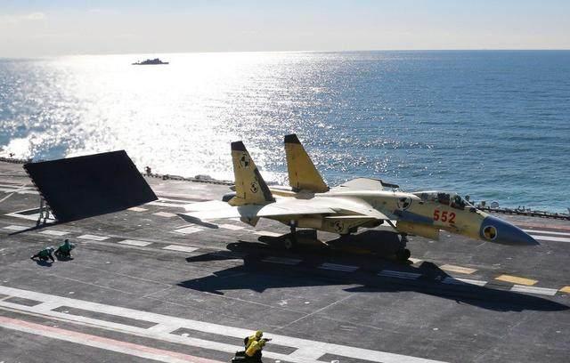 殲-15在遼寧艦的起降全過(guò)程解析，殲-15在遼寧艦起降全過(guò)程深度解析