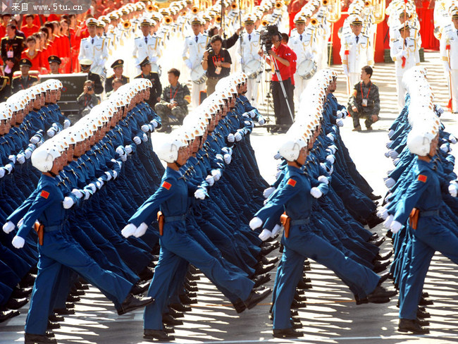 國慶閱兵方隊(duì)，整齊一律中展現(xiàn)的形式美法則，國慶閱兵方隊(duì)展現(xiàn)的形式美法則，整齊一律中的震撼力量