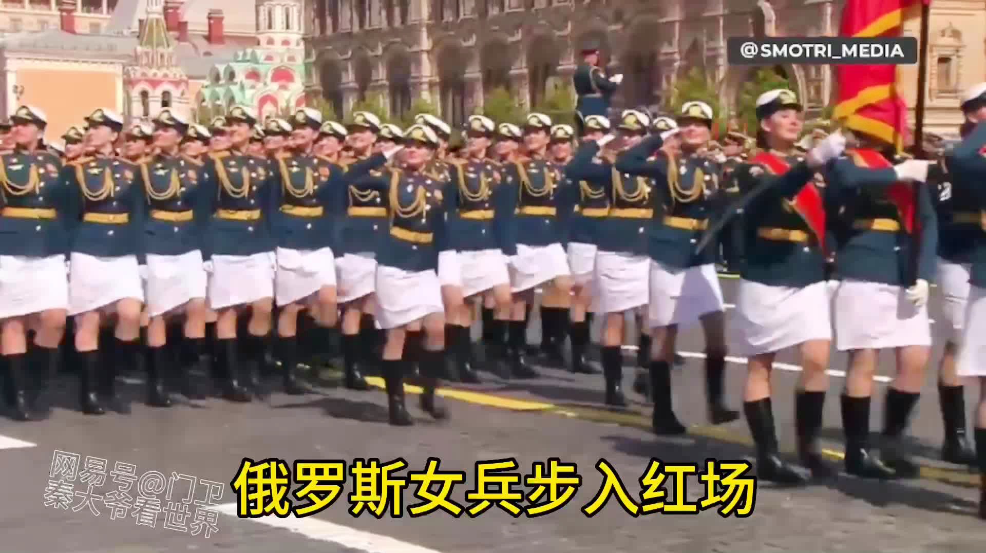 英姿颯爽的女兵方隊(duì)，堅(jiān)韌與柔美的完美融合，英姿颯爽女兵方隊(duì)，堅(jiān)韌與柔美的和諧交融
