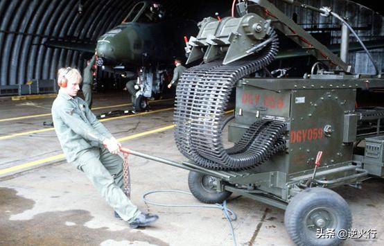 揭秘A-10攻擊機(jī)炮彈，戰(zhàn)爭中的空中霸主，揭秘A-10攻擊機(jī)炮彈，戰(zhàn)爭中的空中霸主霸主地位揭秘