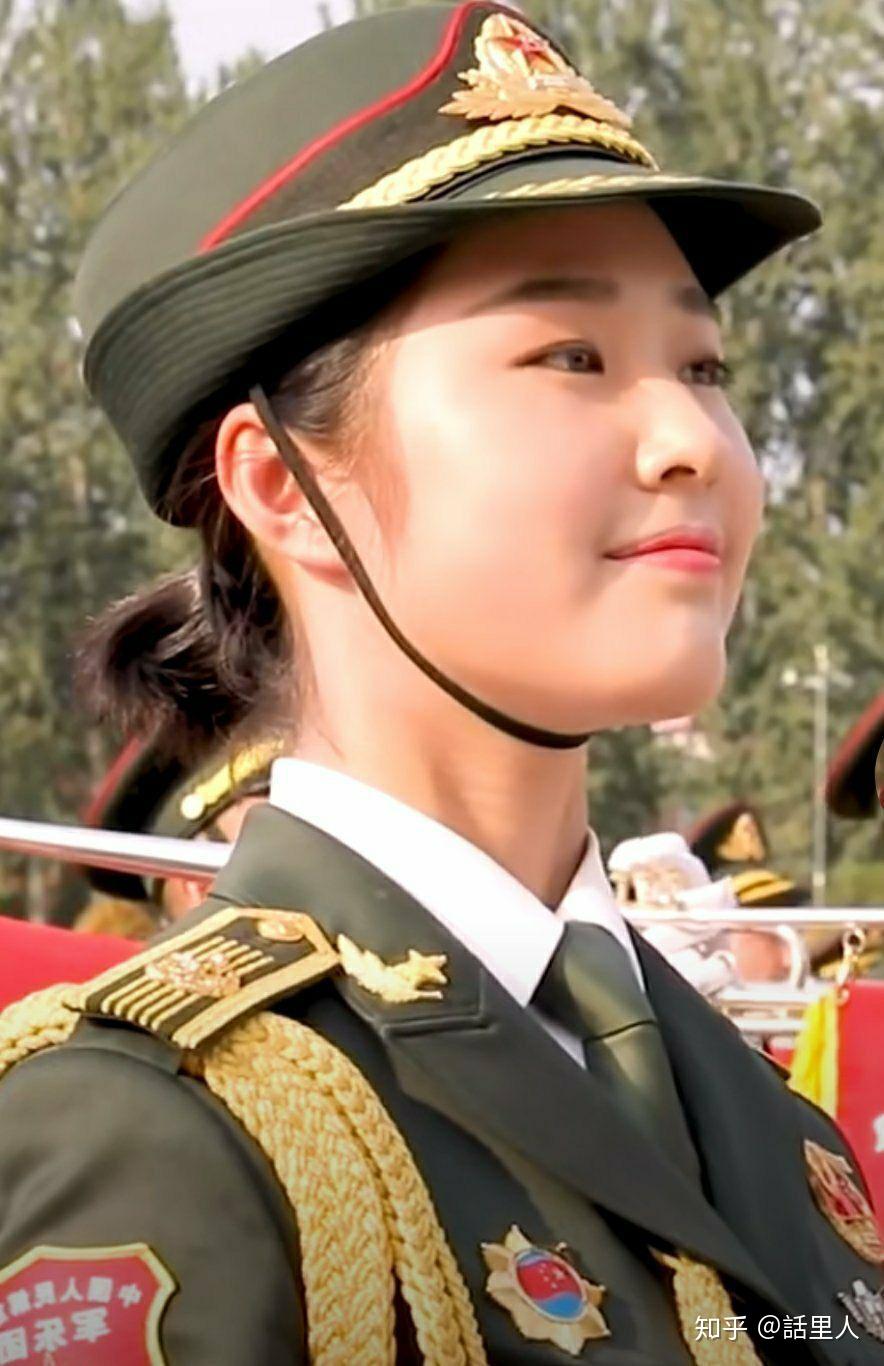 2019女兵方隊(duì)中那道最亮麗的風(fēng)景線——記最漂亮的女兵，記女兵方隊(duì)中最亮麗風(fēng)景線，最美女兵風(fēng)采展露