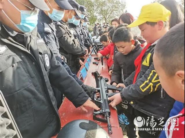 關(guān)東軍為何佩戴大檐帽，歷史、文化與軍事原因探究，關(guān)東軍大檐帽佩戴原因，歷史、文化與軍事因素探究