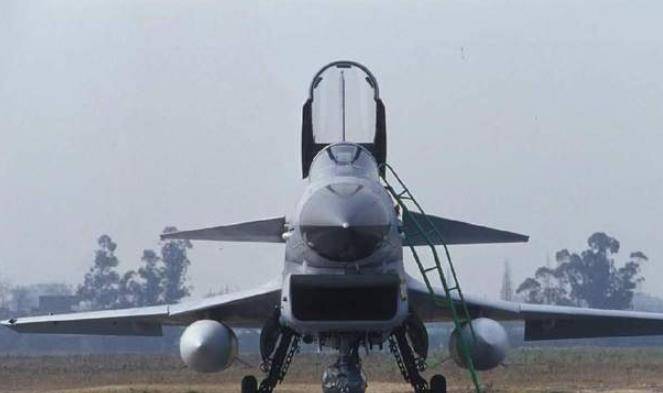 殲-16的機(jī)載武器與航電系統(tǒng)深度解析，殲-16機(jī)載武器與航電系統(tǒng)全面解析