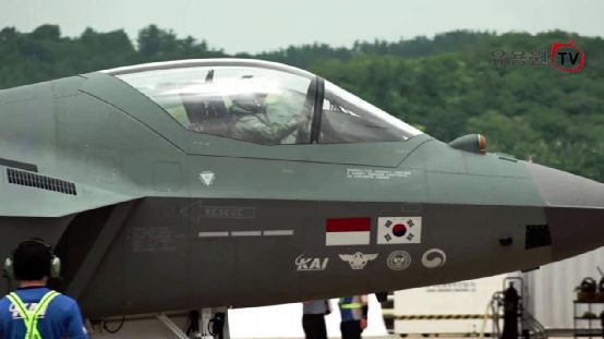 殲-10與KF-21，空中巨龍的對比與展望，殲-10與KF-21，空中巨龍的深度對比與未來展望