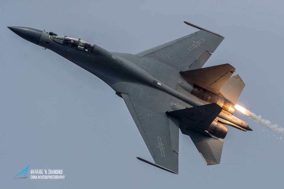 殲-16并非僅為空優(yōu)，深度解析其多重角色與戰(zhàn)略價(jià)值，深度解析，殲-16的多重角色與戰(zhàn)略價(jià)值遠(yuǎn)超空優(yōu)戰(zhàn)機(jī)