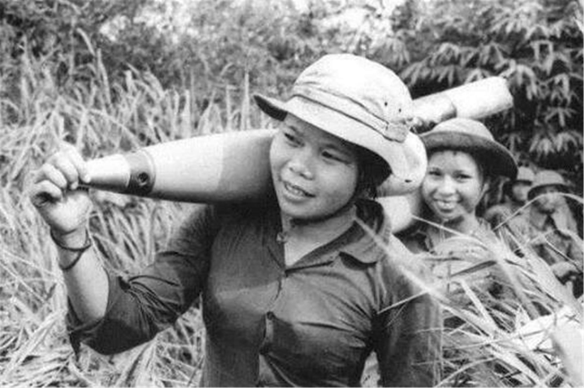 越南人民軍中的女兵力量，勇敢與堅韌的象征，越南女兵力量，勇敢與堅韌的象征