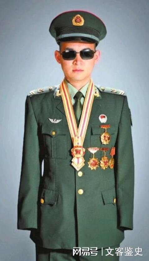 杜富國(guó)，英勇負(fù)傷，展現(xiàn)時(shí)代精神的英雄，杜富國(guó)，英勇負(fù)傷的時(shí)代英雄