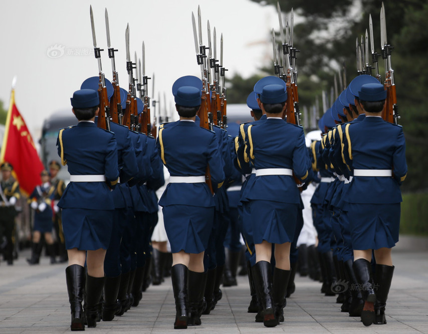 中國人民解放軍儀仗隊(duì)女兵亮相海外，展現(xiàn)新時(shí)代風(fēng)采與力量，中國人民解放軍儀仗隊(duì)女兵海外亮相，展現(xiàn)新時(shí)代風(fēng)采與巾幗力量