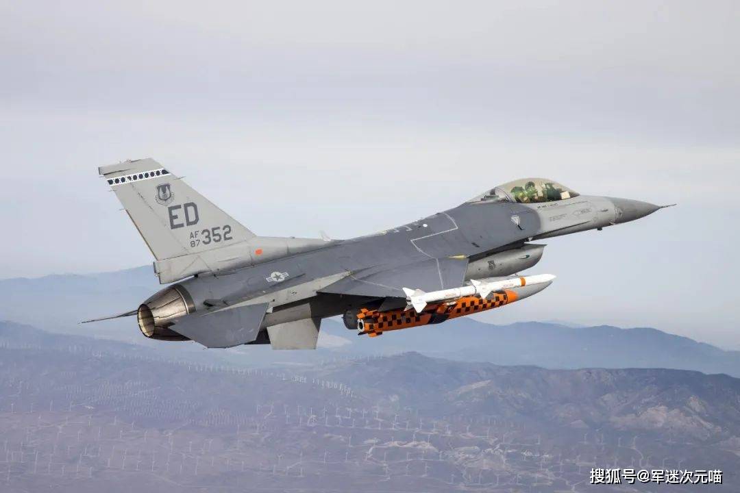 殲-16戰(zhàn)斗機能否擊敗臺風，現(xiàn)代軍事科技與自然災(zāi)害的挑戰(zhàn)，殲-16戰(zhàn)斗機對抗臺風，現(xiàn)代軍事科技迎戰(zhàn)自然災(zāi)害的挑戰(zhàn)