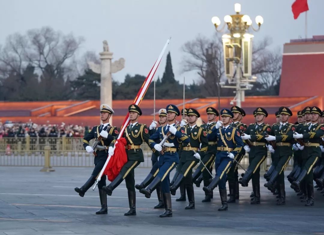 2015年閱兵升旗儀式完整視頻，展現(xiàn)國家力量與榮耀，「閱兵升旗儀式全程回顧，展現(xiàn)國家力量與榮耀的2015年盛事」