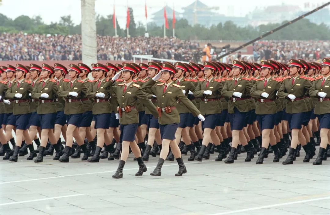 中國女兵方隊閱兵儀式，榮耀與力量的展現(xiàn)，中國女兵方隊閱兵儀式，榮耀與力量的璀璨展現(xiàn)
