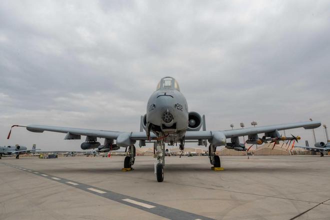 A-10攻擊機進入烏克蘭，空中力量的新動向，A-10攻擊機進駐烏克蘭，空中力量新動向揭秘