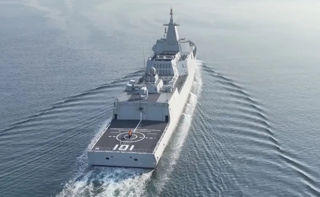 探索中國海軍力量之巔峰，055型驅(qū)逐艦超清壁紙欣賞，中國海軍力量巔峰探索，055型驅(qū)逐艦超清壁紙展示