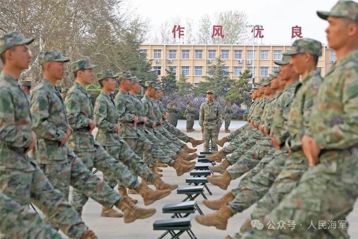 新兵隊(duì)列訓(xùn)練，塑造軍事素質(zhì)與紀(jì)律意識的熔爐，新兵隊(duì)列訓(xùn)練，鍛造軍事素質(zhì)與紀(jì)律意識的熔爐