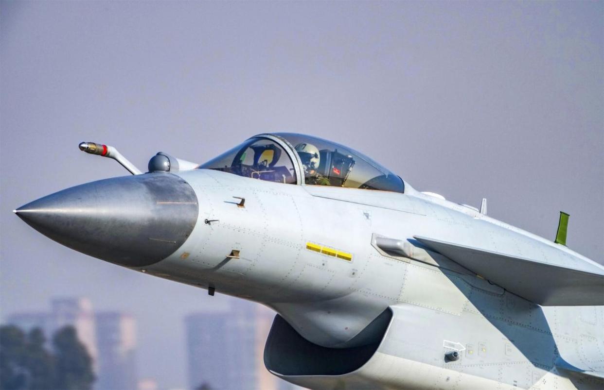 殲-10戰(zhàn)斗機(jī)在中國空軍現(xiàn)代化進(jìn)程中的深遠(yuǎn)意義，殲-10戰(zhàn)斗機(jī)在中國空軍現(xiàn)代化進(jìn)程中的戰(zhàn)略地位與深遠(yuǎn)影響