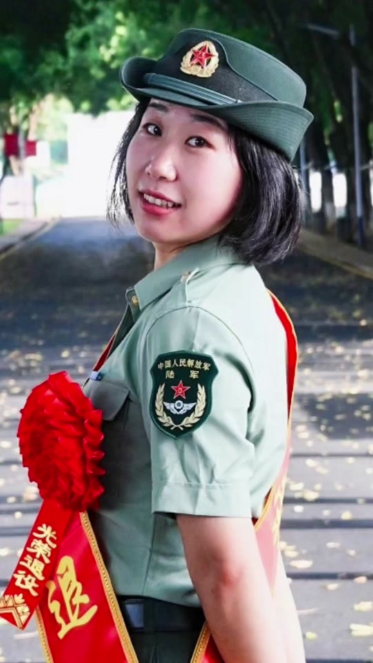 退伍季女兵，堅(jiān)韌與榮耀的交織，退伍季女兵，堅(jiān)韌與榮耀的綻放