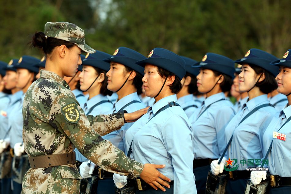 閱兵村女兵方隊演練，展現(xiàn)新時代巾幗英雄風采，閱兵村女兵方隊演練，新時代巾幗英雄風采展現(xiàn)