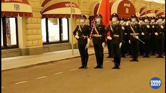 三軍儀仗隊街頭表演，展現(xiàn)榮耀與力量的盛大場面，三軍儀仗隊街頭盛大表演，榮耀與力量的完美展現(xiàn)