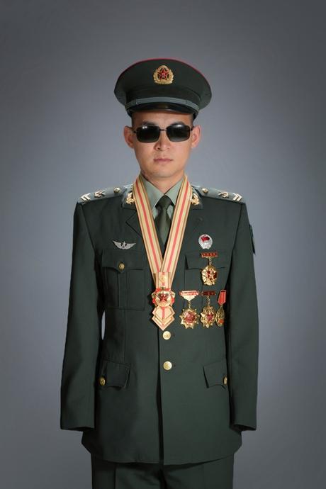 八一胸章獲得者的待遇，榮譽與責任的雙重饋贈，八一胸章獲得者的榮譽與責任，待遇與雙重饋贈的彰顯