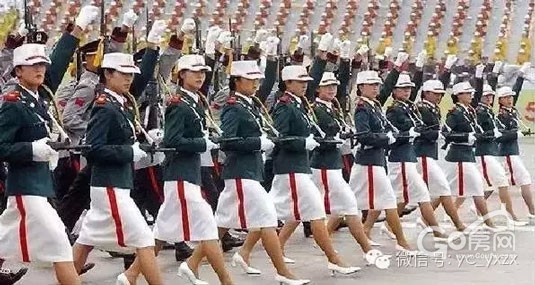 中國女兵流淚的高清圖片，背后的故事與情感共鳴，中國女兵背后的故事，流淚的瞬間與情感共鳴的震撼圖片