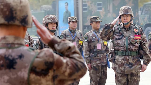 集團(tuán)軍司令與中將軍銜，職責(zé)、等級(jí)及軍事組織結(jié)構(gòu)的探討，集團(tuán)軍司令與中將軍銜，職責(zé)、等級(jí)與軍事組織結(jié)構(gòu)深度解析