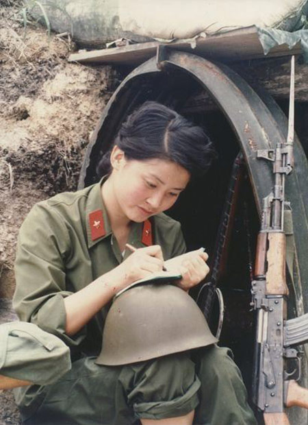 中國女兵在越南戰(zhàn)場，英勇無畏的巾幗英雄，中國女兵在越南戰(zhàn)場的英勇巾幗傳奇