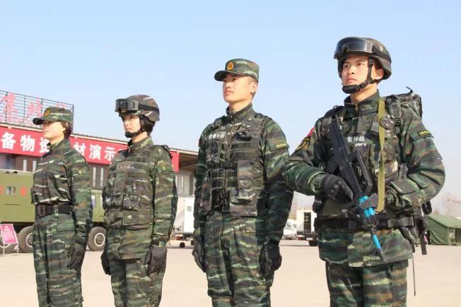 探索未來戰(zhàn)場(chǎng)裝備，揭秘中國(guó)軍隊(duì)21式叢林夏季作訓(xùn)服的特點(diǎn)，揭秘中國(guó)軍隊(duì)未來戰(zhàn)場(chǎng)裝備，叢林夏季作訓(xùn)服21式特點(diǎn)探索