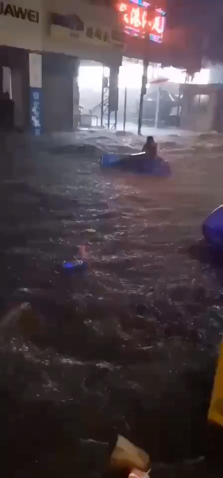中國最嚇人的暴雨視頻，揭示暴雨的威力與影響，中國暴雨威力與影響揭秘，驚人實(shí)況視頻曝光
