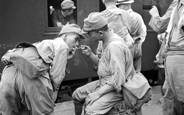 日軍老兵打新兵，權(quán)力濫用與軍隊(duì)紀(jì)律的反思，日軍老兵濫用權(quán)力打新兵，軍隊(duì)紀(jì)律與權(quán)力失控的反思