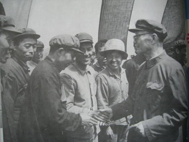 紅衛(wèi)兵不敢動的兩個將軍，勇氣與智慧的典范，紅衛(wèi)兵中的勇氣與智慧典范，兩位將軍的故事