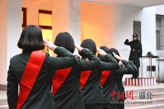 中國女兵軍帽照片，展現(xiàn)堅韌與榮耀的象征，中國女兵軍帽照片，堅韌與榮耀的彰顯