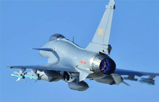 殲-10戰(zhàn)斗機(jī)與中國軍事力量的崛起，關(guān)于歸屬權(quán)的探討，殲-10戰(zhàn)斗機(jī)與中國軍事力量的崛起，歸屬權(quán)探討