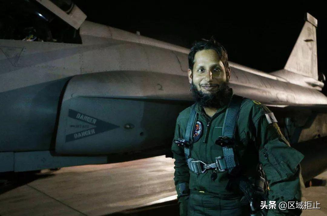 殲-10與梟龍對決F-15，空中力量的較量，殲-10與梟龍對決F-15，空中力量的巔峰較量