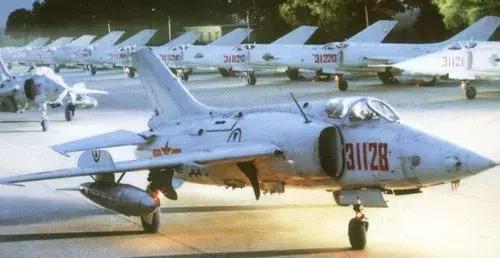 強5攻擊機的故事，英勇無畏的空中戰(zhàn)士傳奇，強5攻擊機，英勇無畏的空中戰(zhàn)士傳奇故事