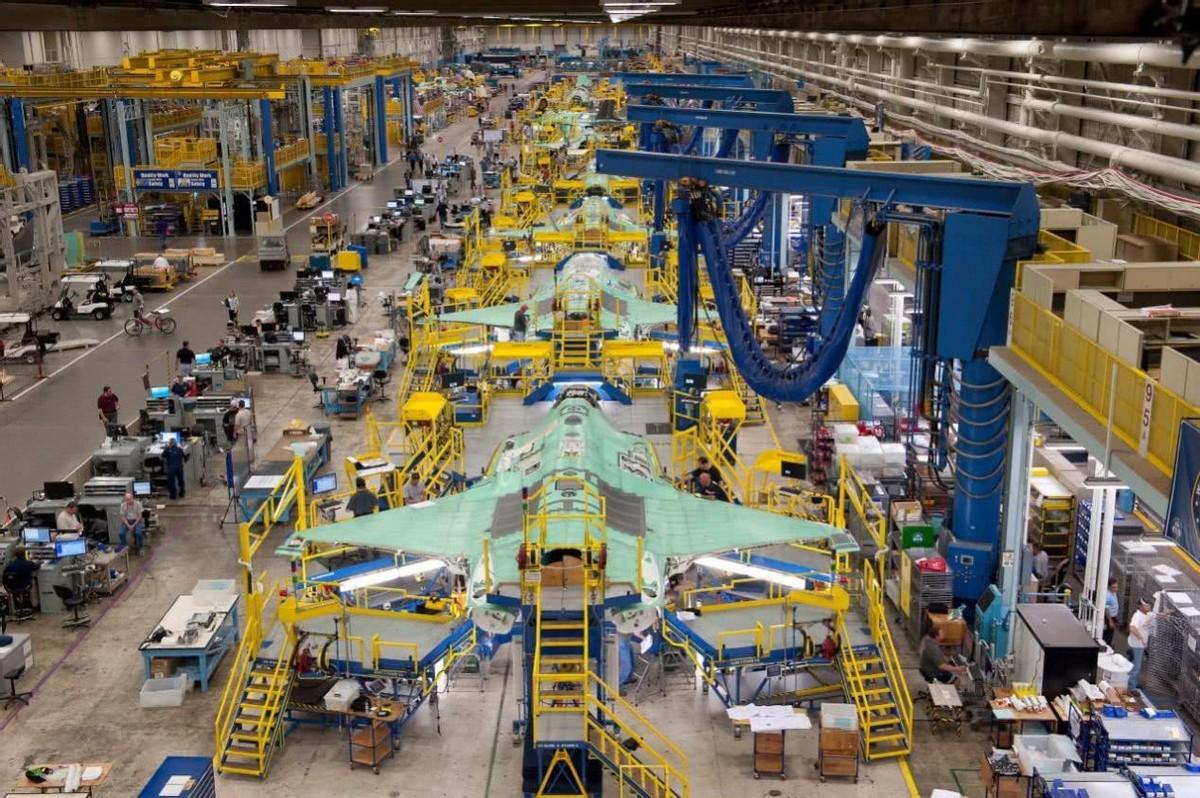 殲-20與F-22，究竟誰更厲害？，殲-20與F-22，誰更勝一籌？對比解析