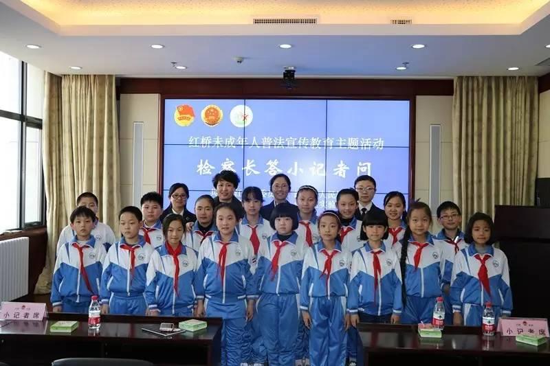 今天特大新聞，小學(xué)生如何撰寫新聞報(bào)道，小學(xué)生新聞報(bào)道撰寫指南，掌握新聞報(bào)道的要點(diǎn)與技巧