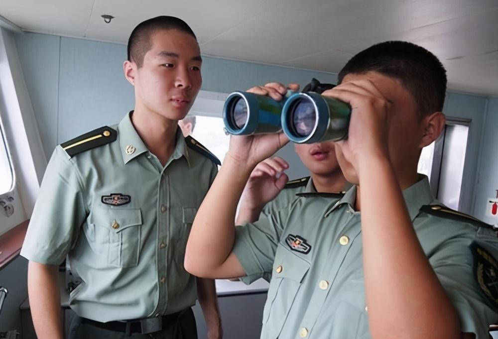 戴眼鏡可以報(bào)考軍校嗎？——對軍校報(bào)考資格的深度解讀，戴眼鏡能否報(bào)考軍校？全面解析軍校報(bào)考資格