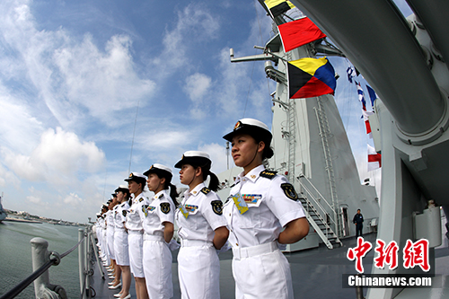 中國(guó)海軍女兵風(fēng)姿圖片，展現(xiàn)力量與柔美的獨(dú)特魅力，中國(guó)海軍女兵風(fēng)采，力量與柔美的獨(dú)特魅力圖片展示