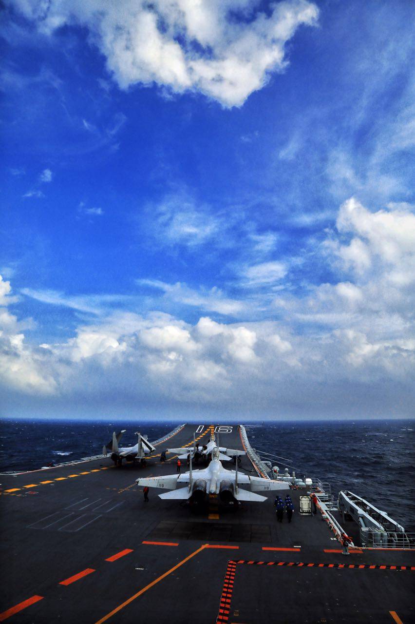 遼寧艦高清大圖壁紙，展現(xiàn)中國海軍的雄壯力量，遼寧艦高清壁紙展現(xiàn)中國海軍磅礴力量