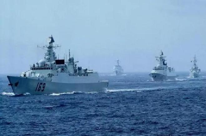 中國海軍艦隊(duì)出海，展現(xiàn)新時(shí)代的海洋力量，中國海軍艦隊(duì)出海，彰顯新時(shí)代海洋力量風(fēng)采