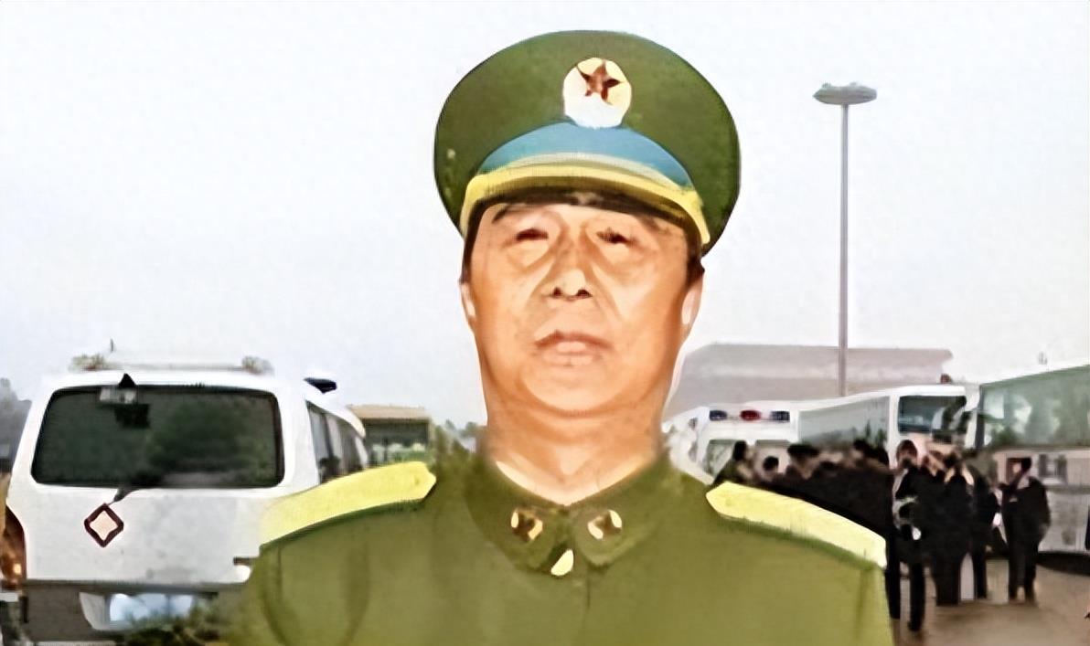 中國(guó)空軍航空大學(xué)學(xué)生軍銜，榮耀與擔(dān)當(dāng)?shù)南笳?，中?guó)空軍航空大學(xué)學(xué)生軍銜，榮耀與擔(dān)當(dāng)?shù)臉?biāo)志