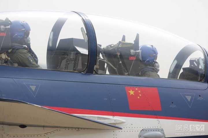 殲-10飛機座艙圖解，探索現(xiàn)代戰(zhàn)斗機的駕駛環(huán)境，殲-10戰(zhàn)斗機座艙圖解，揭秘現(xiàn)代戰(zhàn)斗機的駕駛環(huán)境