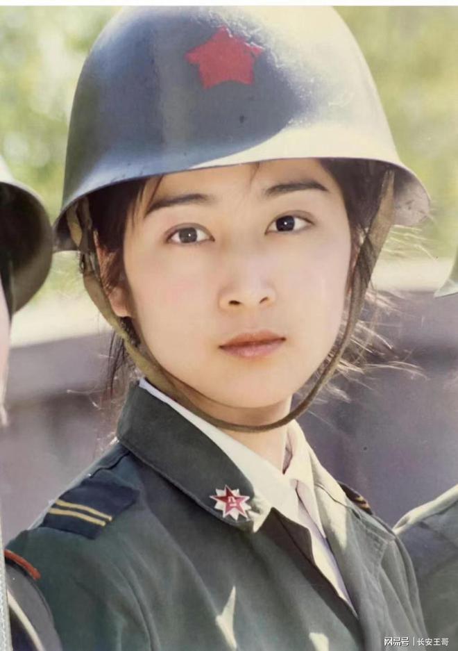 中國(guó)女兵照片，帥氣高清的英勇形象，中國(guó)女兵帥氣高清照片展現(xiàn)英勇形象