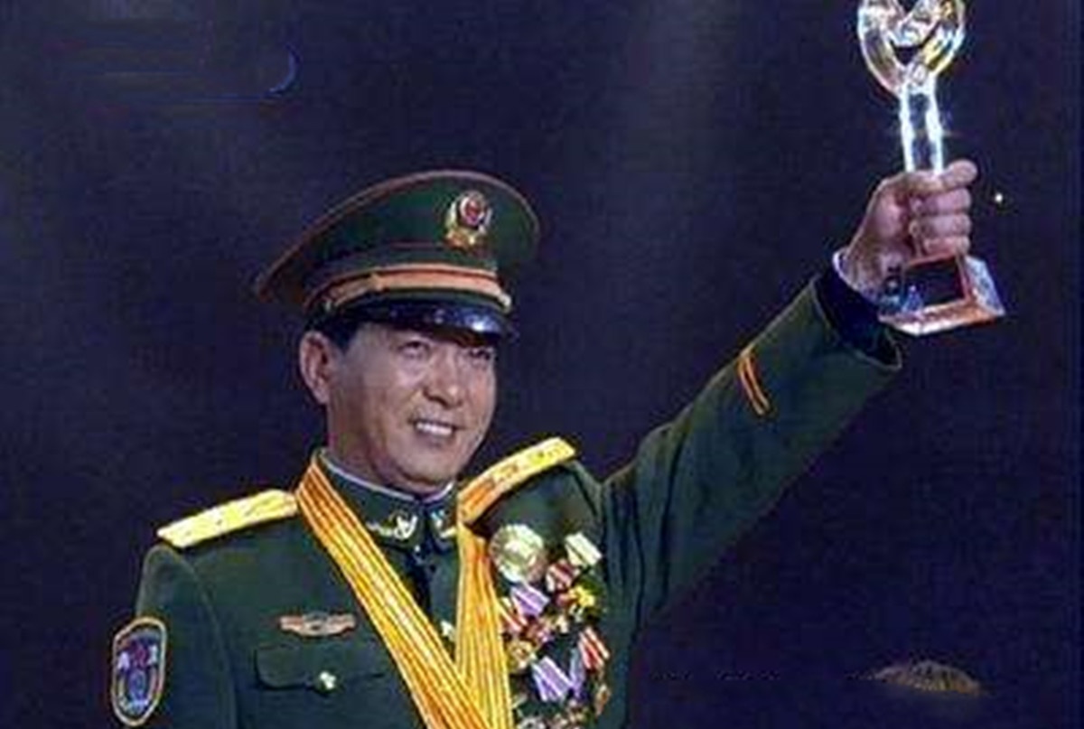 丁曉兵，時(shí)代先鋒，勇毅前行，丁曉兵，時(shí)代先鋒，砥礪前行勇者無畏